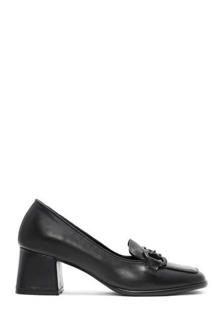 کفش زنانه مشکی با جزئیات سگک پاشنه‌بلند ضخیم دری مد