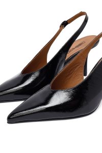 کفش زنانه مشکی پشت‌باز پاشنه‌نازک دری مد