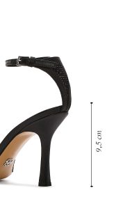 کفش زنانه مشکی چرم پاشنه نازک بلند نگین‌دار بنددار دری مد