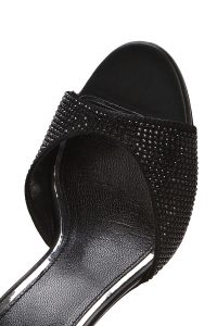 کفش زنانه مشکی چرم پاشنه نازک بلند نگین‌دار بنددار دری مد