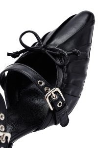 کفش زنانه مشکی چرم پاشنه نازک پشت باز بنددار دری مد