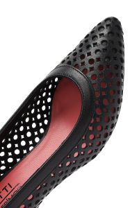 کفش زنانه مشکی چرم پاشنه‌ضخیم کوتاه پشت باز دری مد