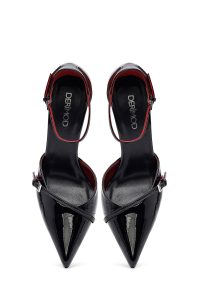 کفش زنانه ورنی مشکی پاشنه‌بلند نازک استیلتو مچی سگک‌دار دری مد