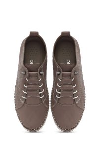 کفش زنانه ویژون چرمی راحتی طرح‌دار بنددار زیره ضخیم دری مد