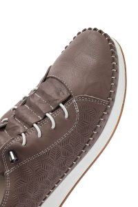 کفش زنانه ویژون چرمی راحتی طرح‌دار بنددار زیره ضخیم دری مد