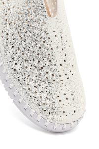 کفش زنانه پارچه‌ای سفید راحتی دری مد