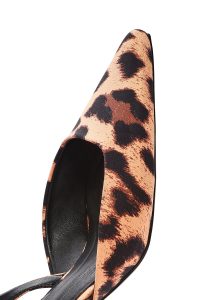 کفش زنانه پلنگی پاشنه نازک کوتاه پشت باز دری مد