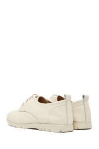 کفش زنانه چرم بژ بندی راحتی دری مد