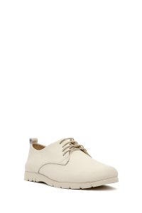 کفش زنانه چرم بژ بندی راحتی دری مد