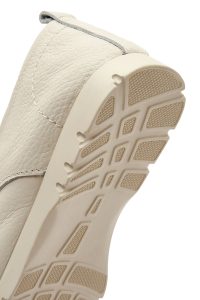 کفش زنانه چرم بژ بندی راحتی دری مد