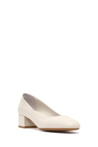 کفش زنانه چرم بژ پاشنه‌کوتاه ضخیم دری مد