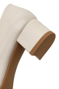 کفش زنانه چرم بژ پاشنه‌کوتاه ضخیم دری مد