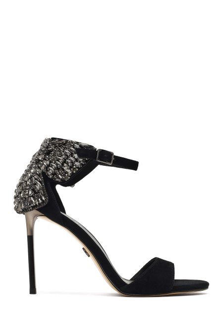 کفش زنانه چرم جیر مشکی نگین‌دار مچی سگک‌دار پاشنه‌بلند نازک دری مد