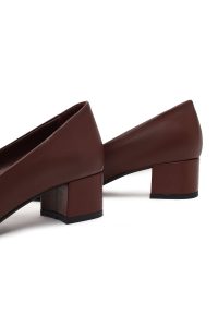 کفش زنانه چرم زرشکی پاشنه‌بلند ضخیم دری مد