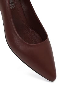 کفش زنانه چرم زرشکی پاشنه‌بلند ضخیم دری مد