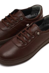 کفش زنانه چرم قهوه‌ای بندی راحتی دری مد