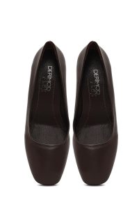 کفش زنانه چرم قهوه‌ای پاشنه‌بلند ضخیم دری مد