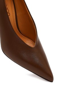 کفش زنانه چرم قهوه‌ای پاشنه‌نازک استیلتو دری مد