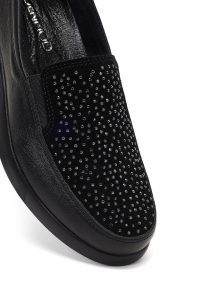 کفش زنانه چرم مشکی لژدار با جزئیات نگین راحتی دری مد