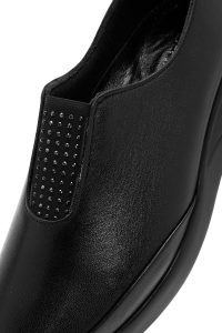 کفش زنانه چرم مشکی نگین‌دار لژدار راحتی دری مد