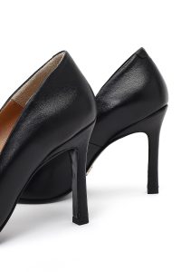 کفش زنانه چرم مشکی پاشنه‌نازک استیلتو دری مد