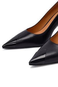 کفش زنانه چرم مشکی پاشنه‌نازک استیلتو دری مد