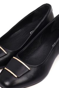 کفش زنانه چرم مشکی پاشنه‌کوتاه ضخیم دری مد