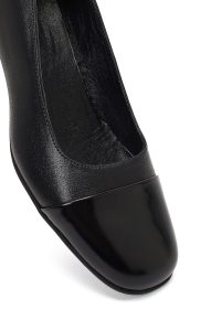 کفش زنانه چرم مشکی پاشنه‌کوتاه ضخیم دری مد