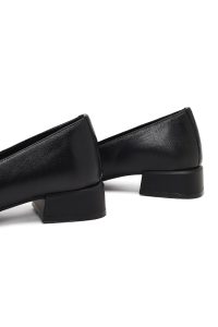 کفش زنانه چرم مشکی پاشنه‌کوتاه ضخیم دری مد