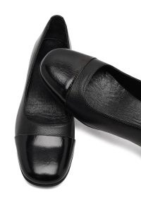 کفش زنانه چرم مشکی پاشنه‌کوتاه ضخیم دری مد