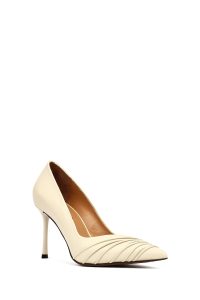 کفش زنانه چرم کرم پاشنه‌نازک استیلتو دری مد