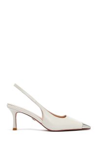 کفش زنانه کرم چرم پاشنه نازک پشت باز دری مد