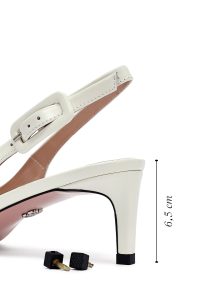 کفش زنانه کرم چرم پاشنه نازک کوتاه پشت باز دری مد