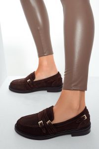 کفش لوفر زنانه جیر قهوه‌ای سگک‌دار دری مد