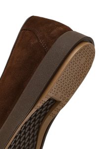 کفش لوفر زنانه جیر قهوه‌ای سگک‌دار راحتی دری مد