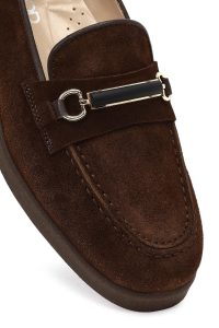 کفش لوفر زنانه جیر قهوه‌ای سگک‌دار راحتی دری مد