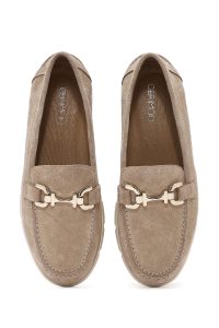 کفش لوفر زنانه چرم جیر بژ راحتی با سگک دری مد