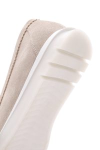 کفش لوفر زنانه چرم جیر بژ سگک‌دار راحتی دری مد