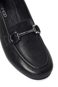 کفش لوفر زنانه چرم مشکی سگک‌دار دری مد