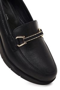 کفش لوفر زنانه چرم مشکی سگک‌دار لژدار راحتی دری مد