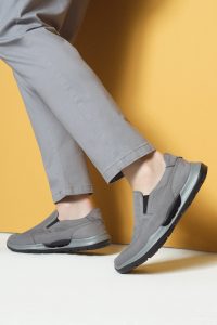 کفش مردانه چرم نوبوک طوسی زیره ضخیم راحتی روزمره دری مد