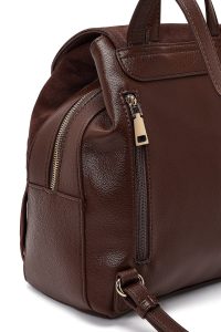 کوله پشتی قهوه‌ای با پوم پوم و ترکیب سوئت چرمی دری مد