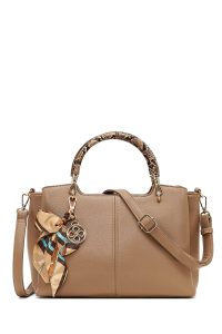 کیف زنانه کرم بلند با اکسسوری دری مد