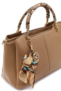 کیف زنانه کرم بلند با اکسسوری دری مد