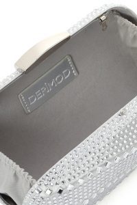 کیف مجلسی زنانه نقره‌ای بند بلند زنجیری مینی جعبه‌ای نگین‌دار دری مد