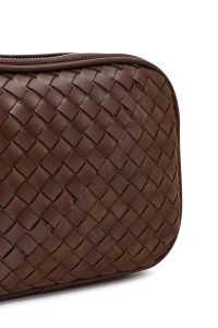 کیف کراس بادی زنانه قهوه‌ای بلند با جزئیات بافت دری مد