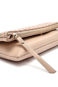 کیف کلاچ زنانه قهوه‌ای بند بلند زنجیری بافتی دری مد