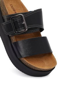 Kadın Siyah Tokalı Kalın Tabanlı Deri Terlik