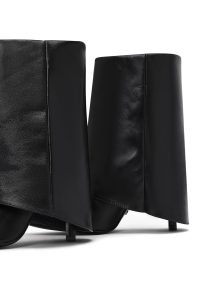 بوت زنانه مشکی چرمی پاشنه نازک دری مد