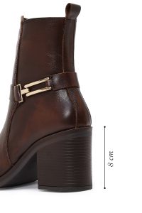 بوت زنانه چرم قهوه‌ای پاشنه‌بلند ضخیم سگک‌دار دری مد